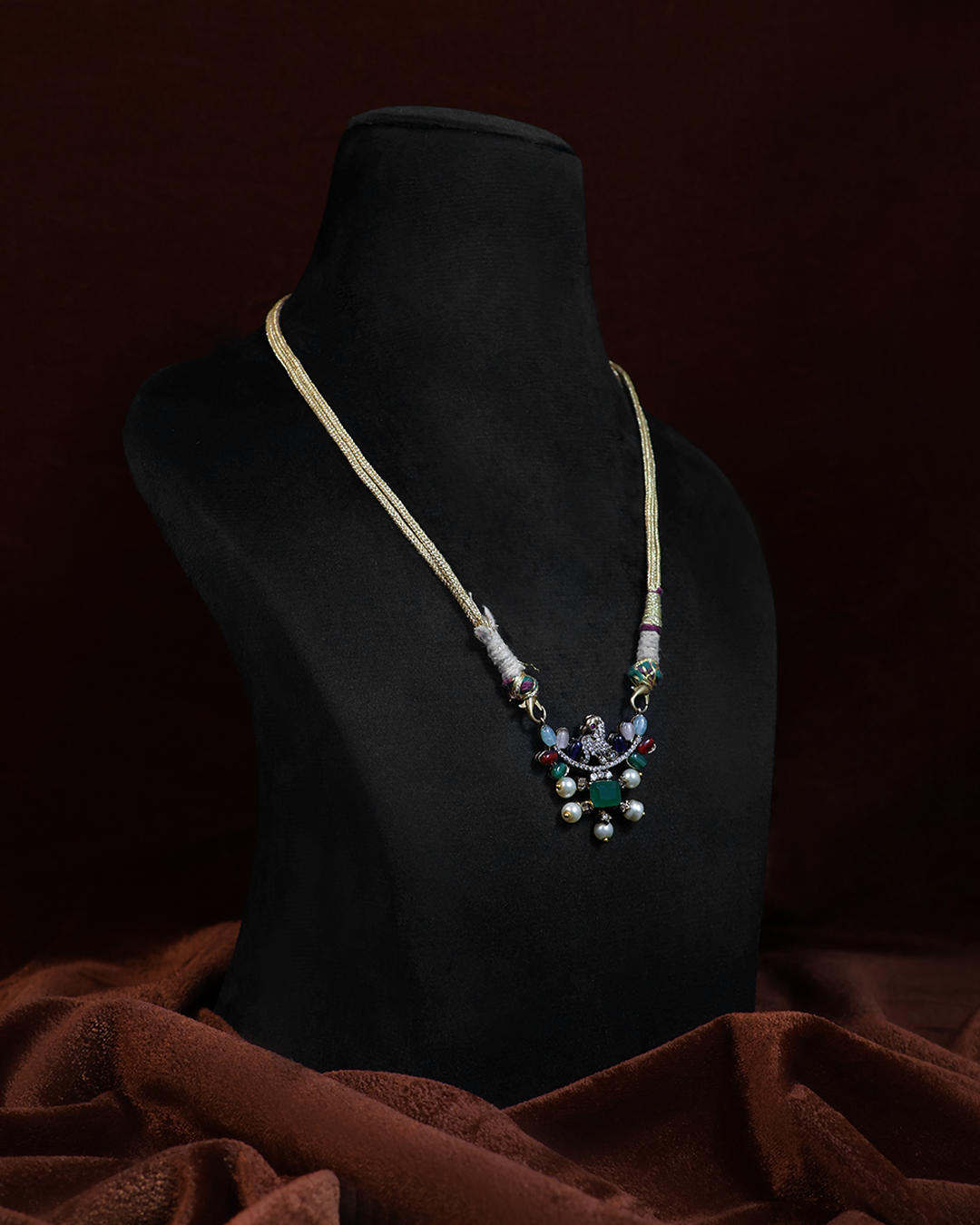 Multicolour Parrot Necklace with Pearls and Emerald