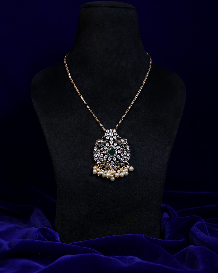 Floral Finesse Meets Vintage Elegance