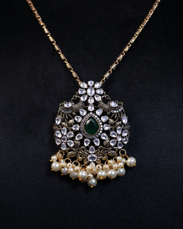 Floral Finesse Meets Vintage Elegance