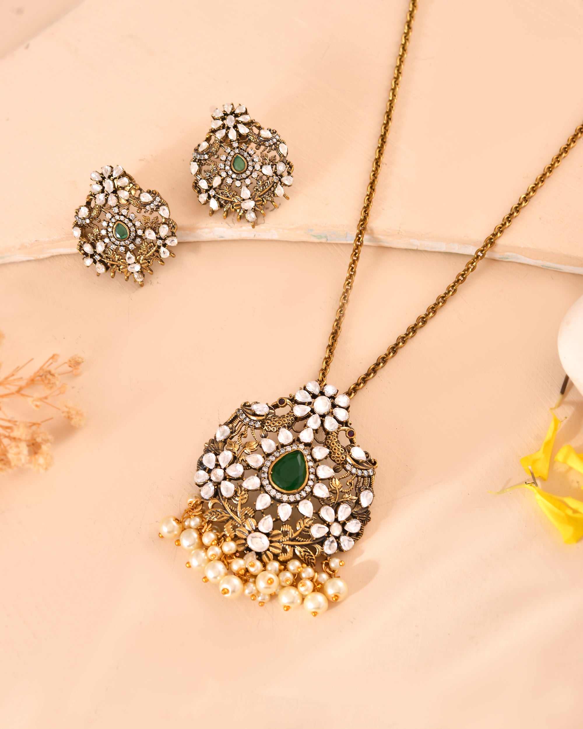 Floral Finesse Meets Vintage Elegance