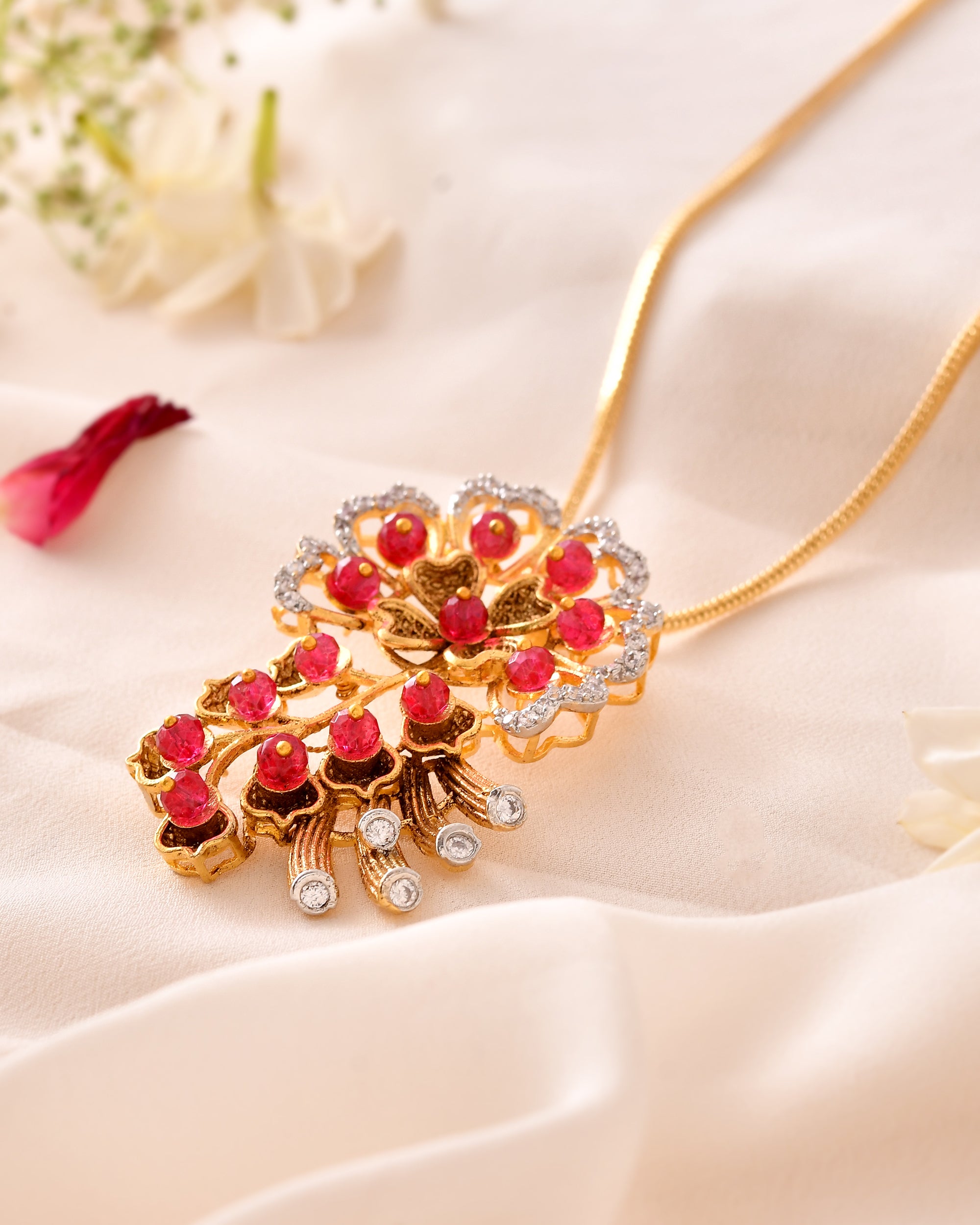 The Gulnaar Sheeshmahal Pendant