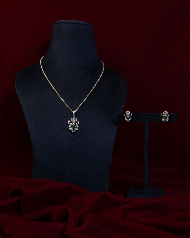 Ganesh Pendant Set with Minimal Detailing